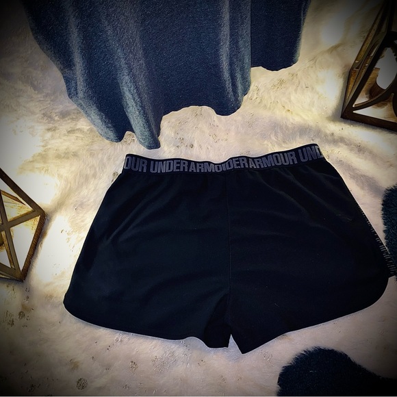 Woman’s Under Armour Set - Picture 5 of 6